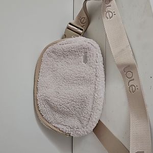 Lole Sherpa Belt Bag in Ivory
